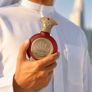 Man holding Bahrain unisex perfume bottle 75ml, amber perfume