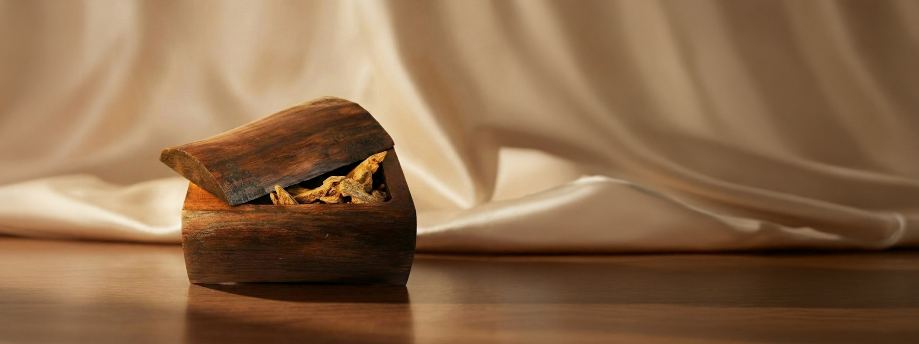 Natural Agarwood Pieces With Premium Quality